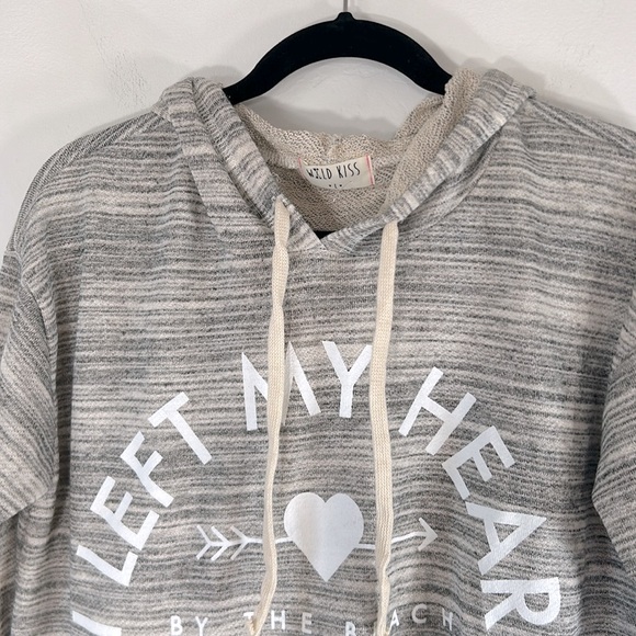 Wild Kiss NWOT Grey Heather Beach Graphics Hi Low Hemline Women’s Size L Hoodie - Picture 2 of 14
